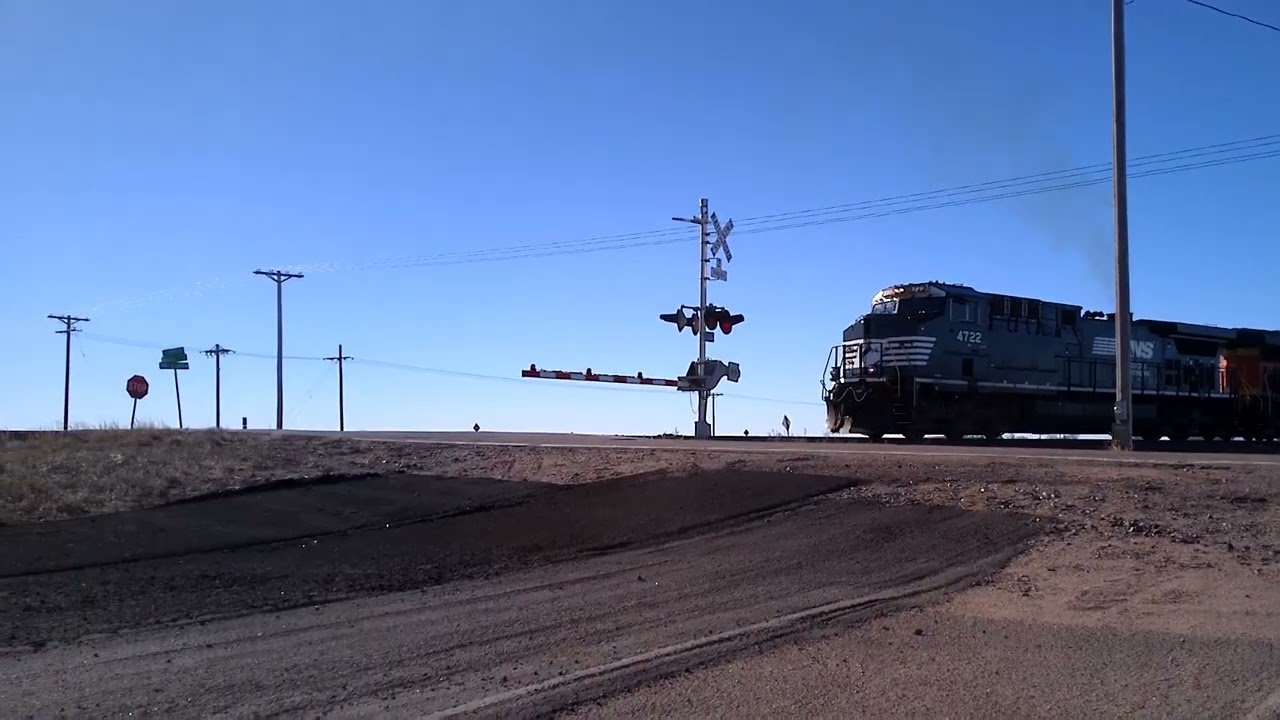 NS 4722 leading loaded coal train going into Grand Island 