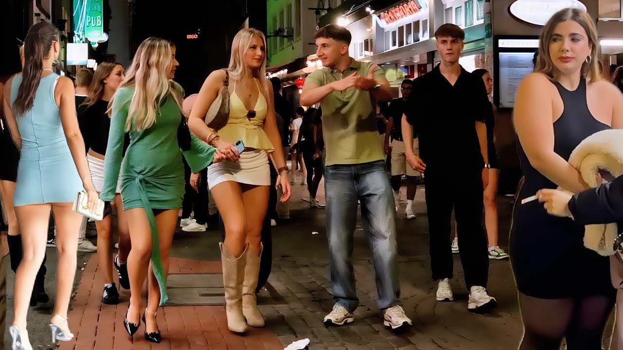 Düsseldorf  Nightlife / wild nightlife at midnight in Düsseldorf Germany / Walking tour 4K