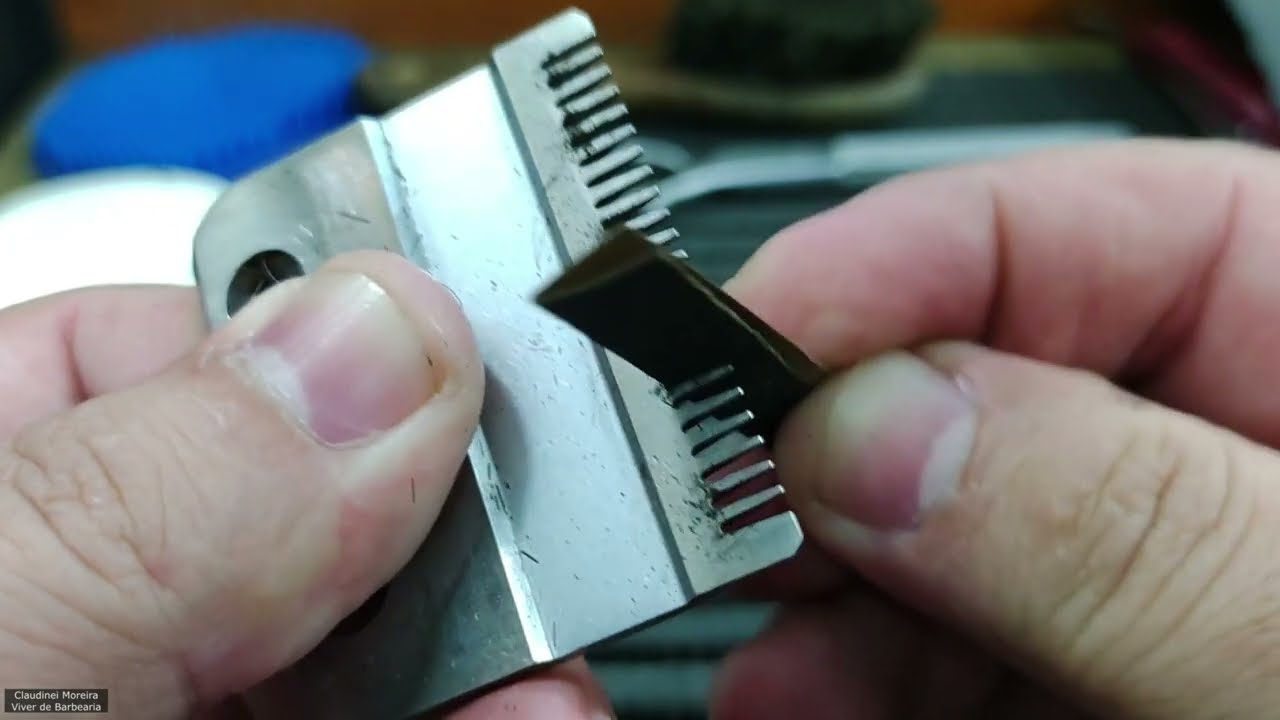 Aprenda AFIAR LAMINA da MAQUINA de CORTAR CABELO  [Em Um Minuto]