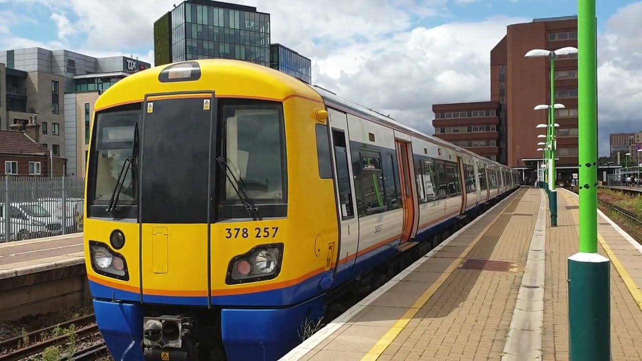 This station is weird... | Trains at Watford Junction