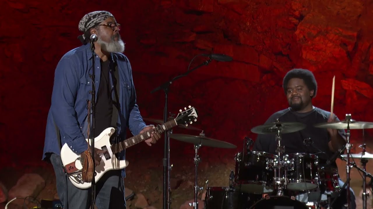 Alvin Youngblood Hart's Muscle Theory on The Caverns Sessions, 