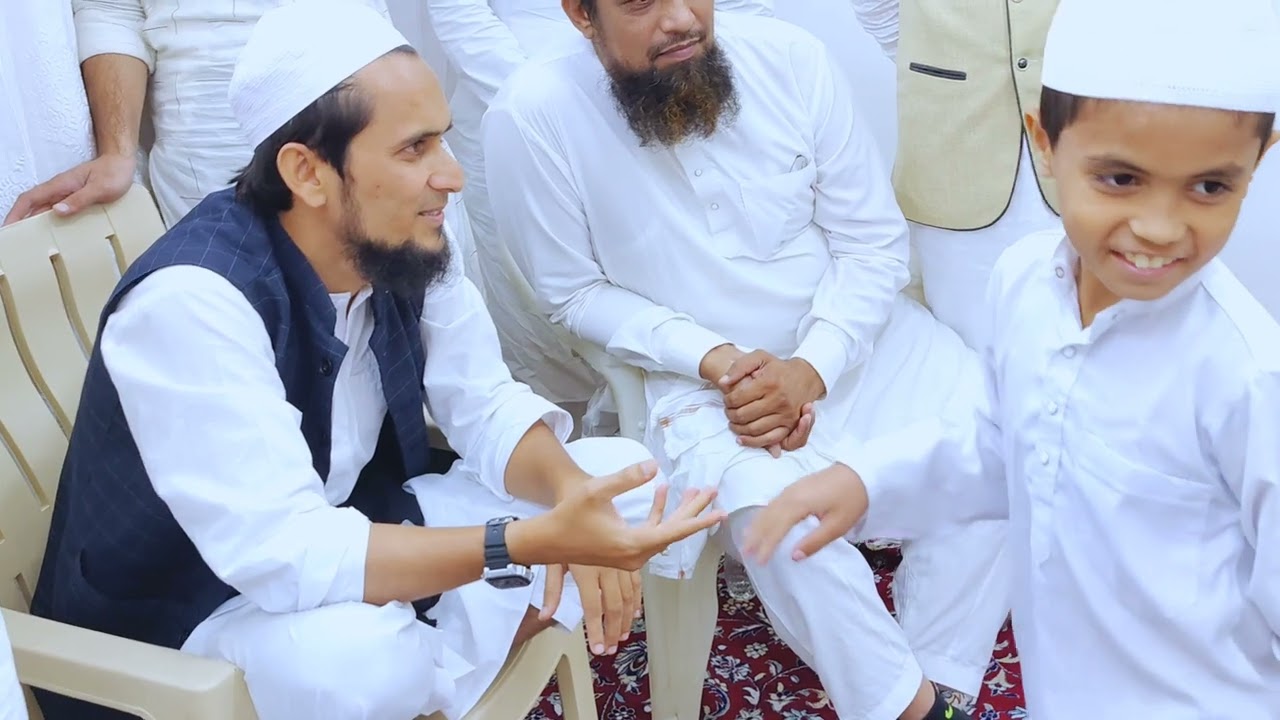 Qari Usama Aanandi Sahab & Students Of Madrasah Falah-E-Darain Godhra.