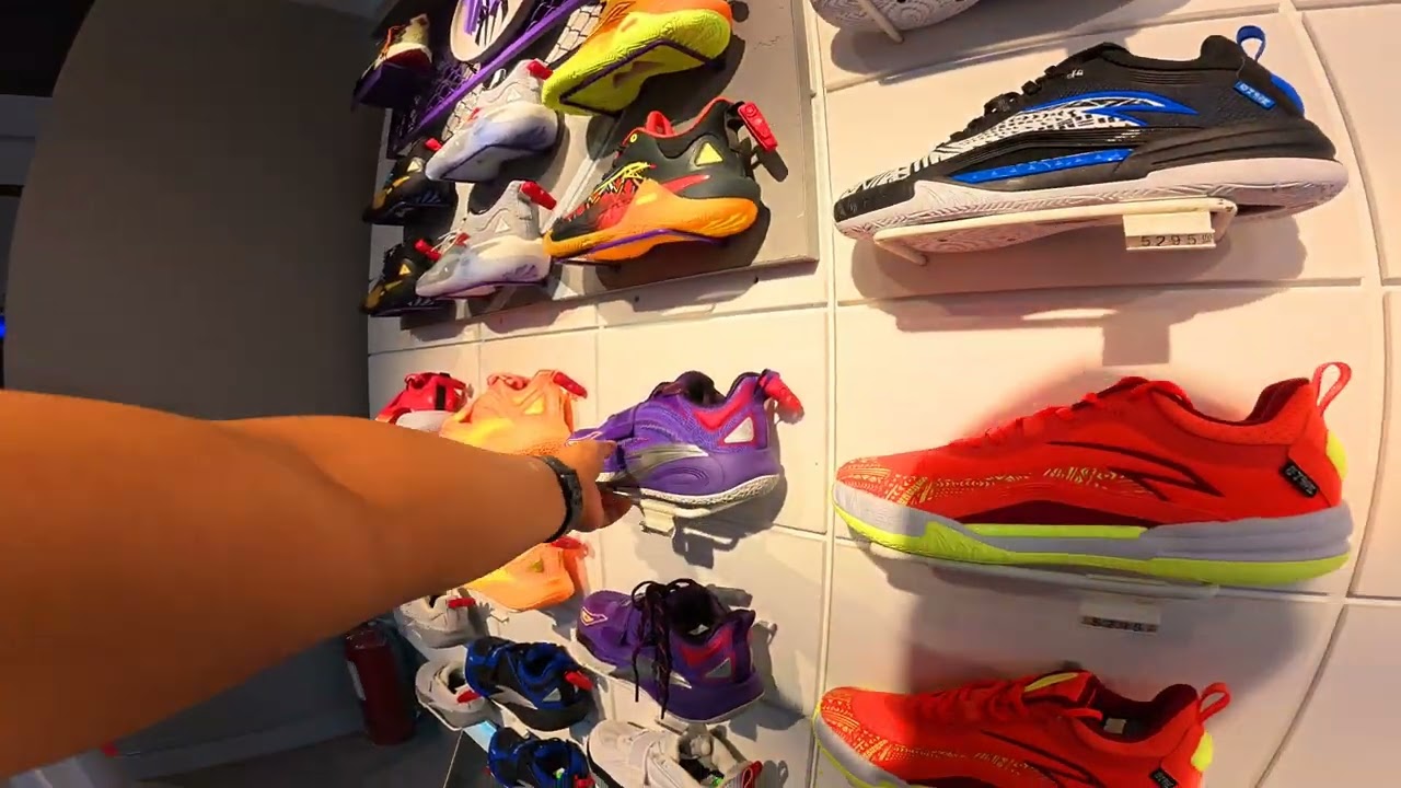 KA 2 MAY STOCK NA KAI 1 SALE NA AGAD AT IBA PANG BASKETBALL AT APPARELS SA ANTA  MAS PINAGANDA