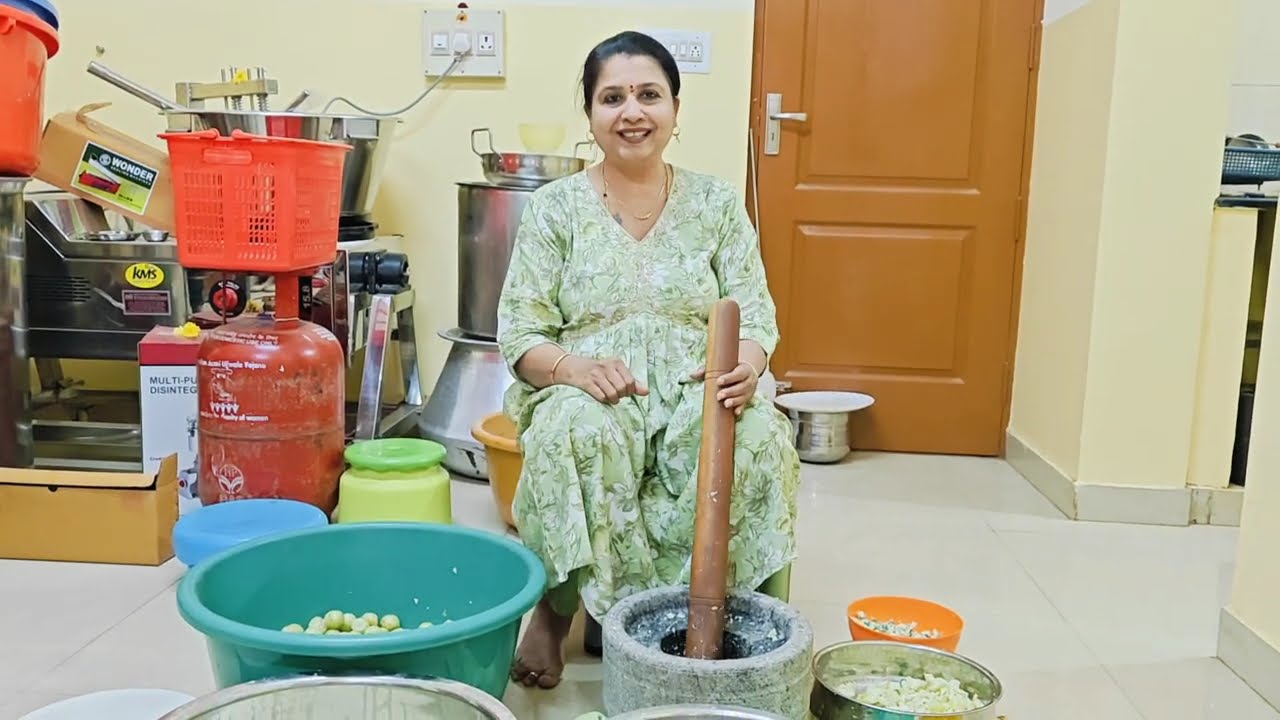 Hair oil for kids. Early greying hair reversal hair oil. ಅಕಾಲಿಕ ಬಿಳಿ ಕೂದಲು ತಡೆಗಟ್ಟುವ ಎಣ್ಣೆ 