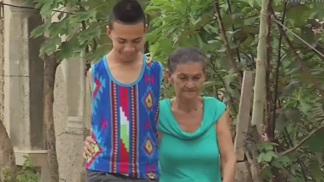 Un joven con discapacidad ha vivido en la pobreza pero eso no le quebrante su espíritu