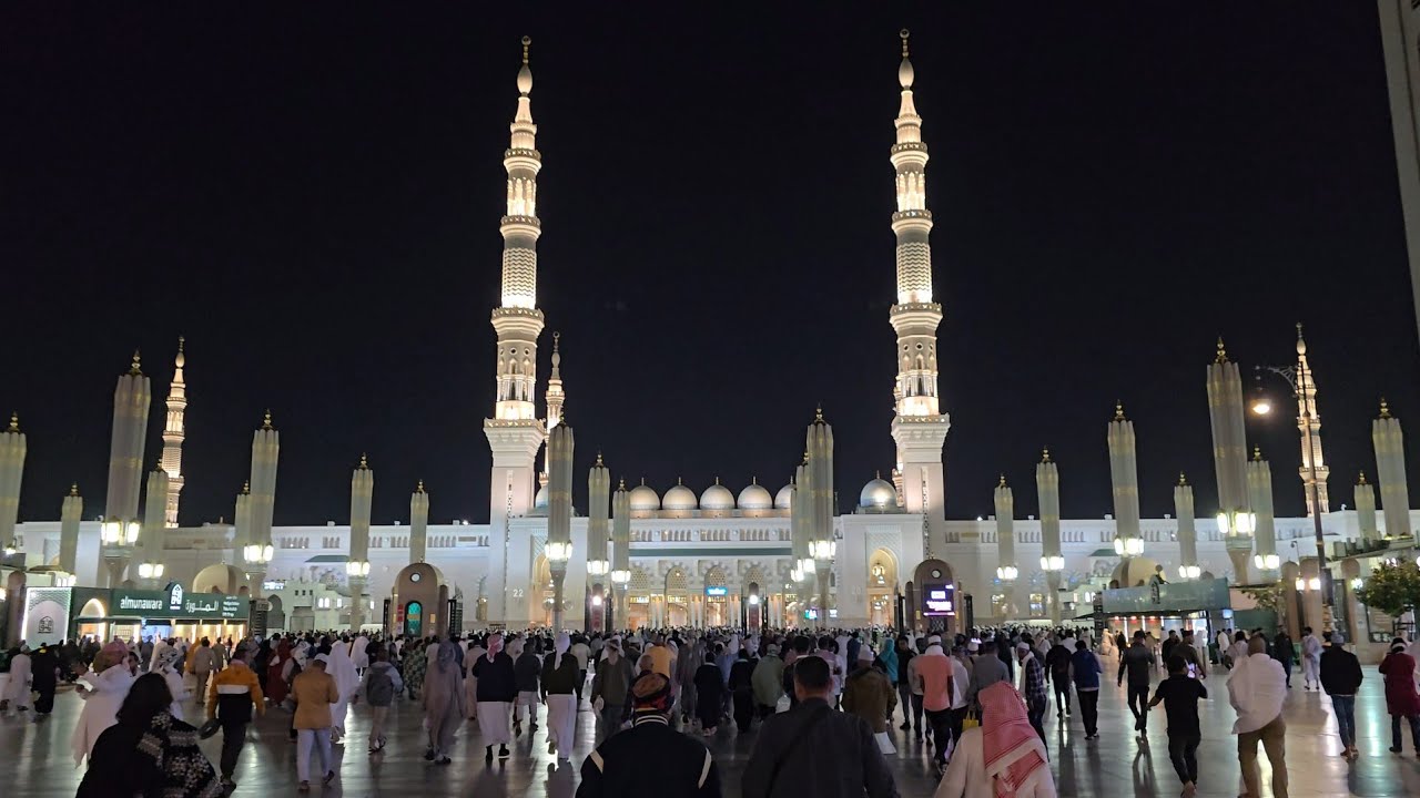 Walking into Al Masjid an Nabawi at Fajr - 4k 60fps no commentary