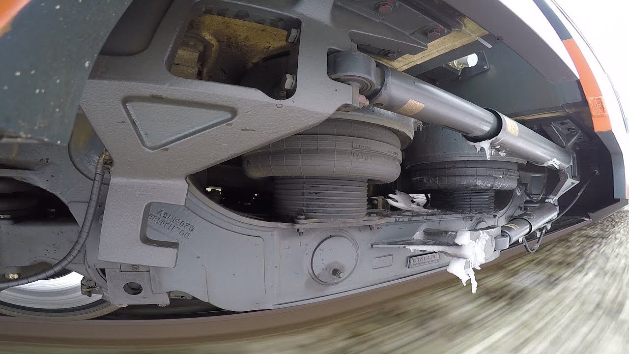 GoPro  - Межвагонная тележка типа Якобса 2 /Jacobs bogie of a Stadler DMU train 2