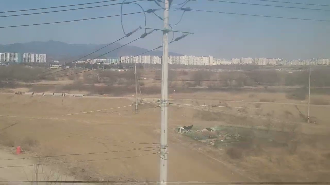 경부고속선 KTX-산천(KTX-Sancheon) 412호기(1C5012편성) 서울발 부산행 #031 열차 동대구역-경주역 구간 주행 및 하차, 출발 영상.