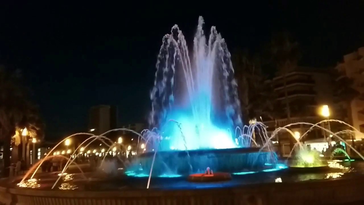 Танцующий фонтан в Салоу Dancing fountain in Salou