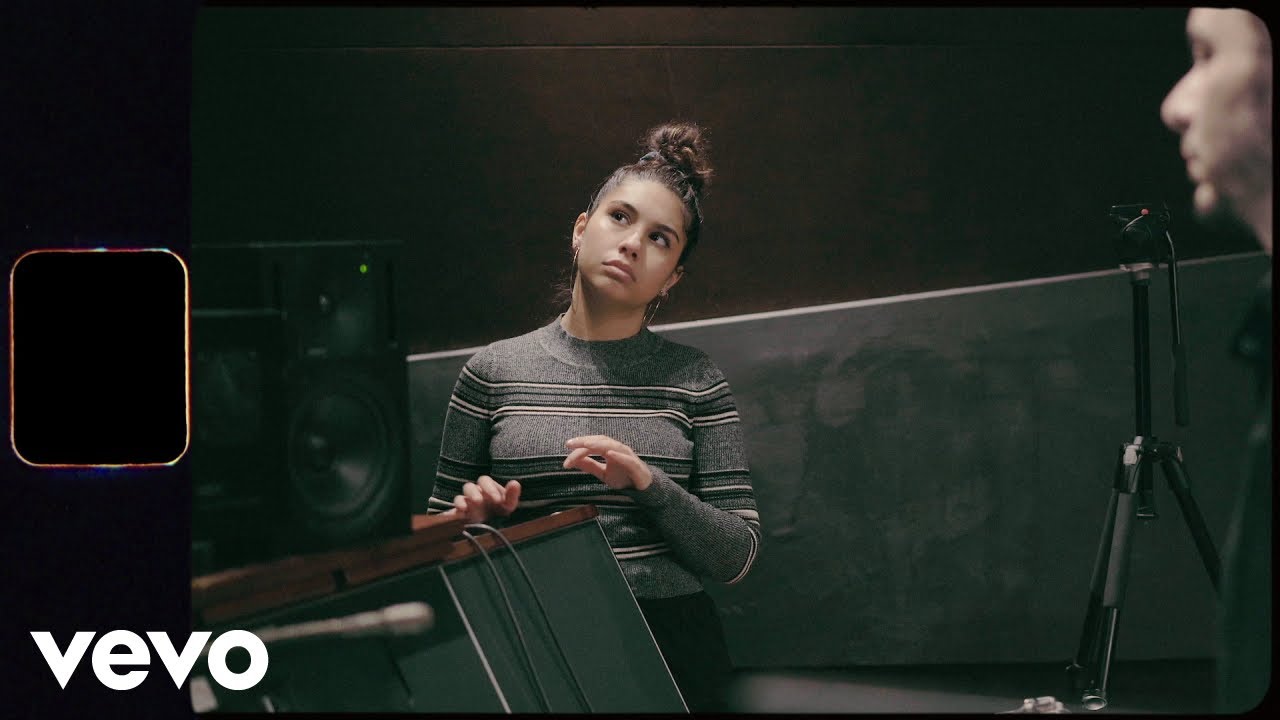 Alessia Cara - Make It To Christmas (Studio Video)