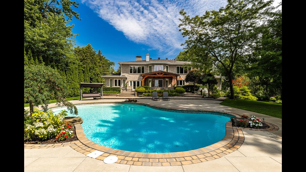 $ 4,450,000 | Stunning Waterfront Luxury Home