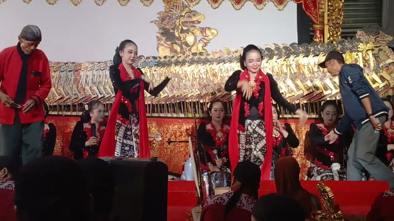 Tole tole. Eling eling  Lenggeran #wayangkulit #lenggerbanyumasan #sekarbima #kiekosuwaryo #lengger 