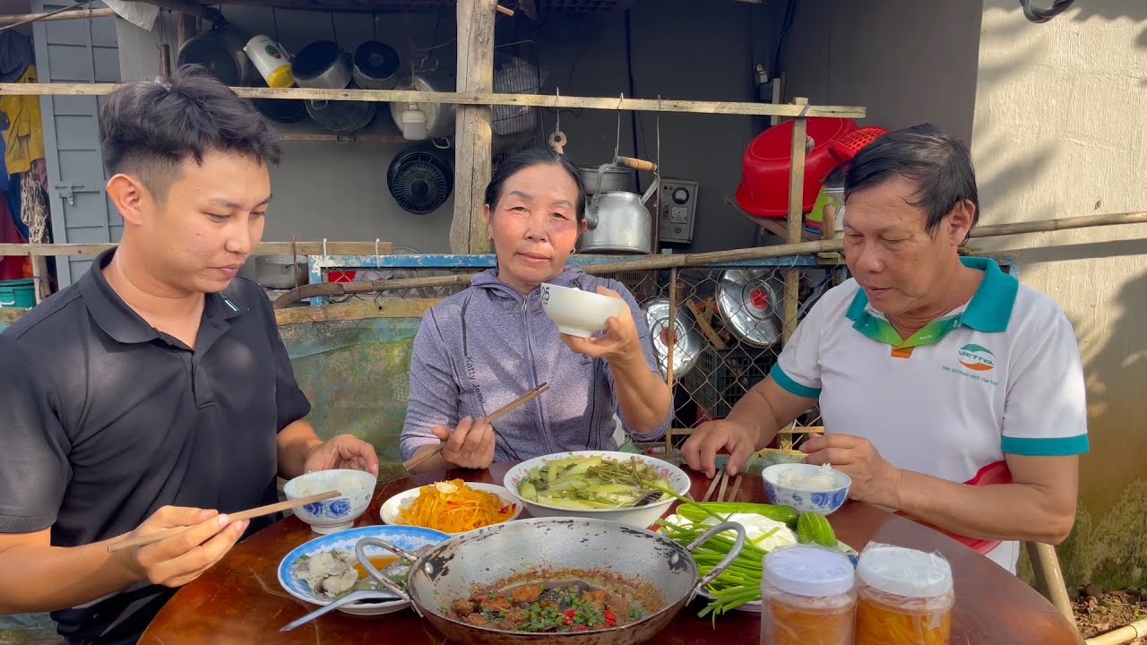 Canh Chua Cá Kho Một Ngày Yên Ổn Của Dì Hương Với Đám Báo Con