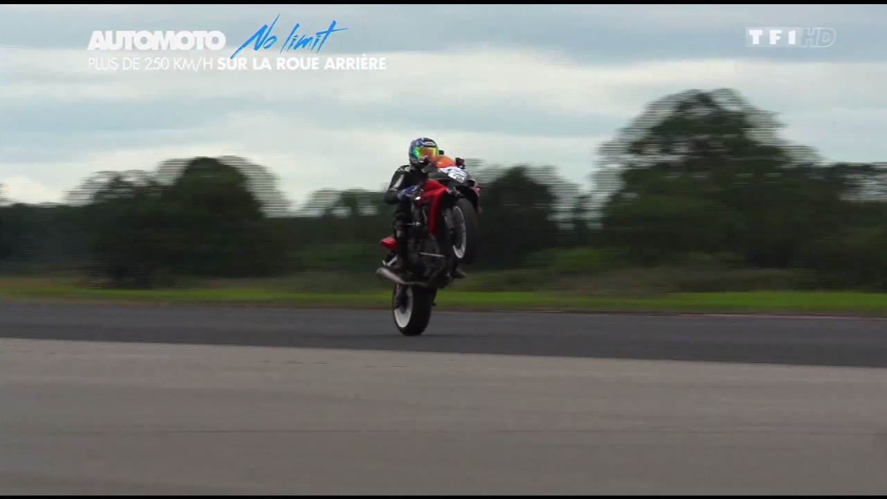 Des runs à plus de 300 km/h en roue arrière !