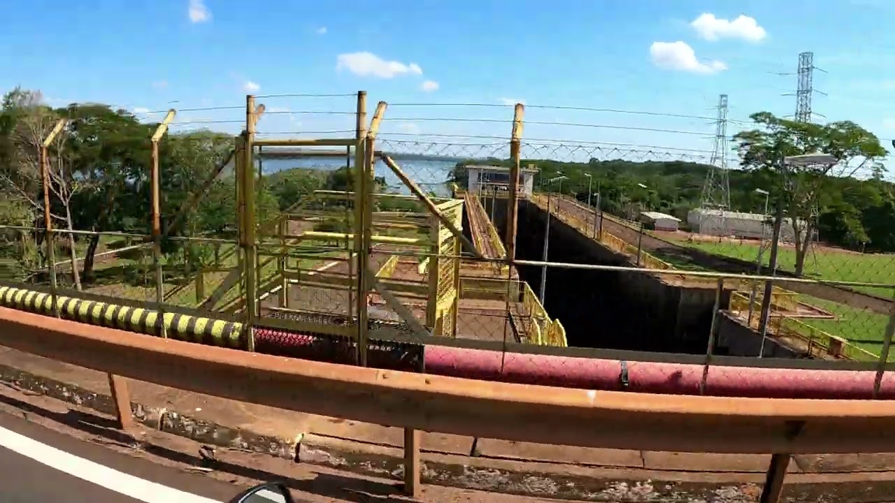 Represa da Usina Hidrelétrica de Ibitinga no Rio Tietê em Ibitinga - SP
