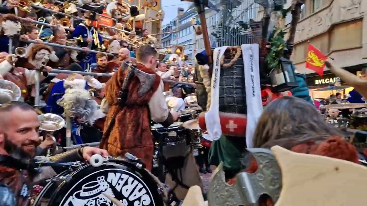 Rotsee-Husaren Ebikon Fasnacht Luzern 2024 Auftritt Falkenplatz