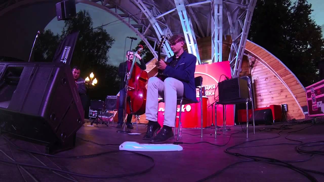 DJANGOBAND performing Caravan