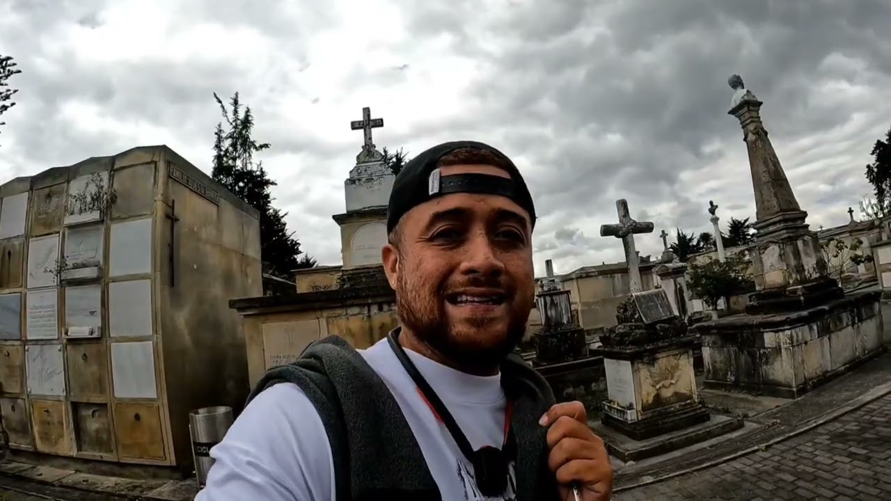 asi se ven las tumbas de los presidente de Colombia en el cementerio central de Bogota