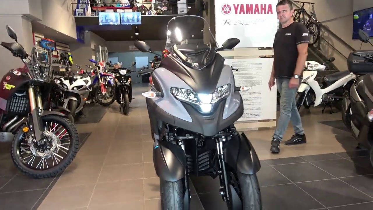 The YAMAHA TRICITY 300cc static review