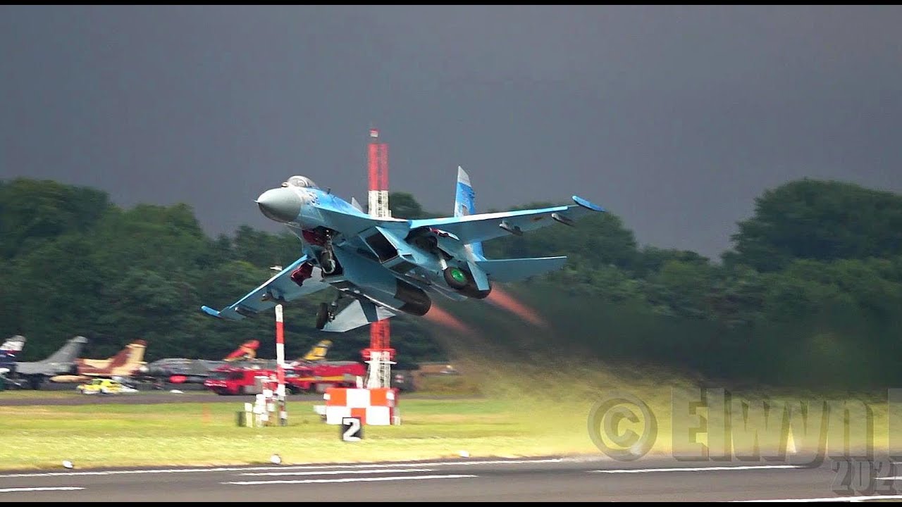 Ukrainian Su-27 Flanker's thundering beast of a display at RIAT 2017