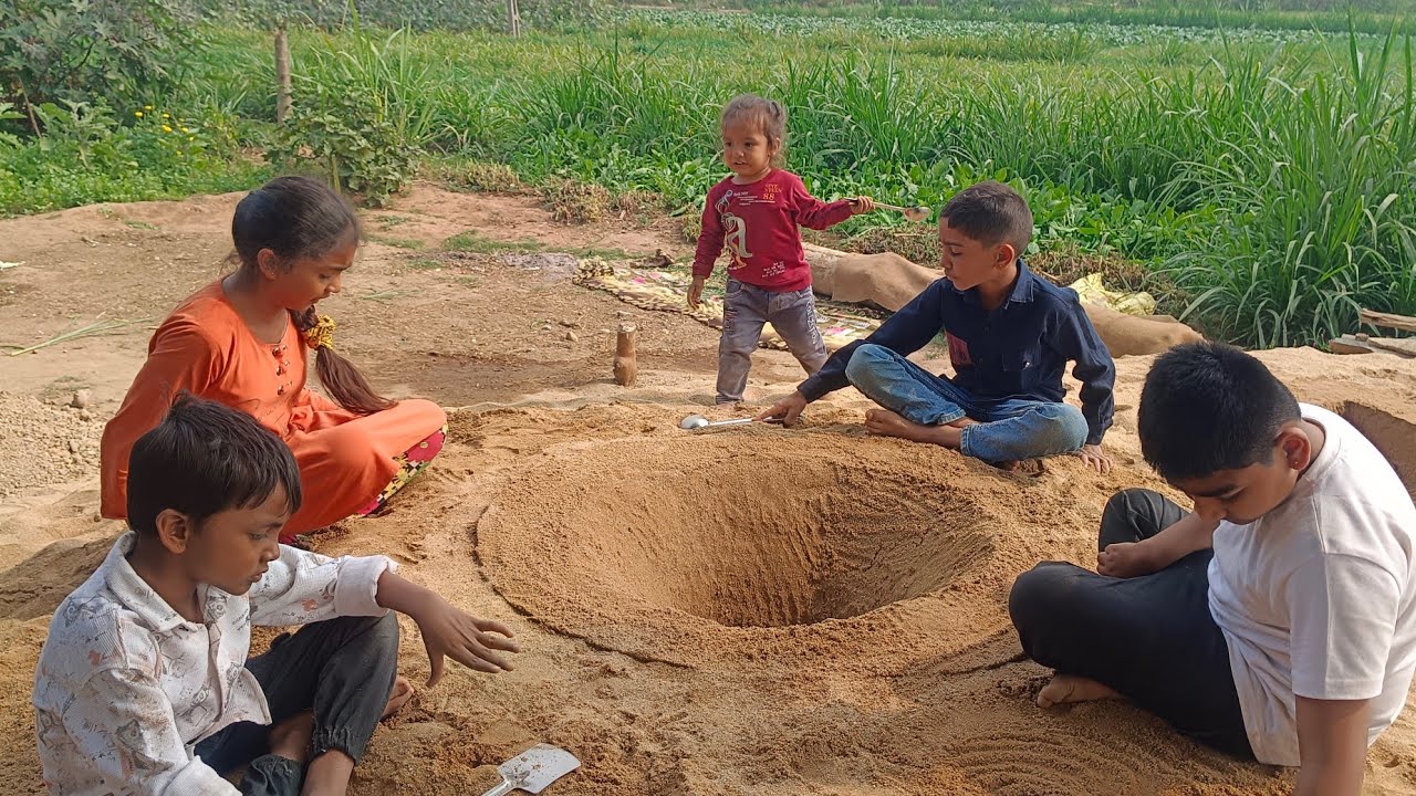 નાના બાળકો ની રેતીની રમત 