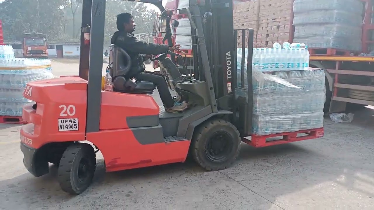 The coca cola Company Gorakhpur      kinly drinking water unloading