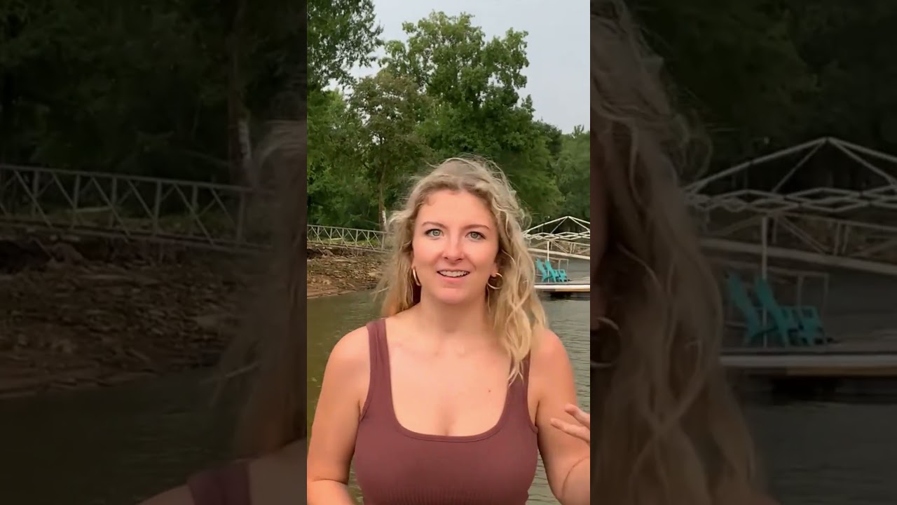 Девушка прыгает в зыбучие пески