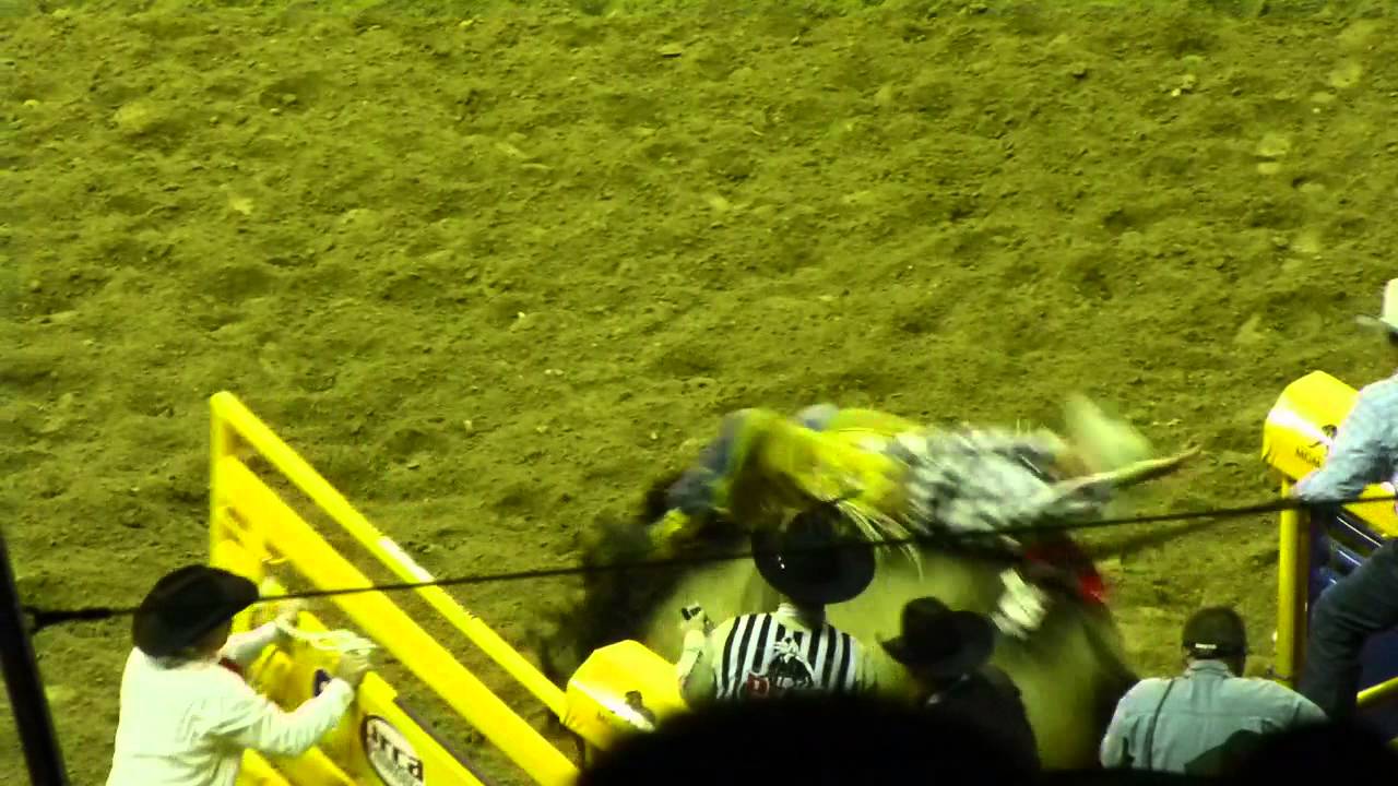 Bobby Mote's Round 1 Bareback Ride at the 2013 WNFR