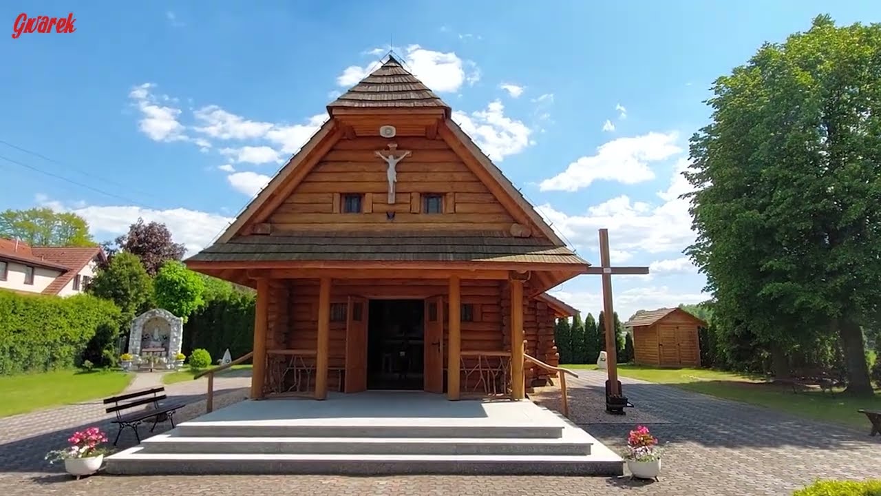 Różaneczniki i zabytkowy kościółek w Pawełkach. Zapraszamy na wędrówkę ścieżką 