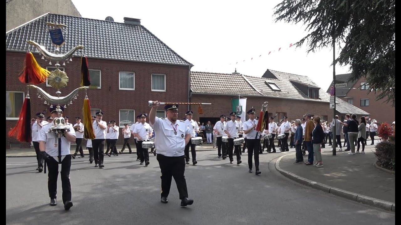 Schützenfest in Neuss-Grefrath. 19. Mai 2024. Aufmarsch des Regimentes