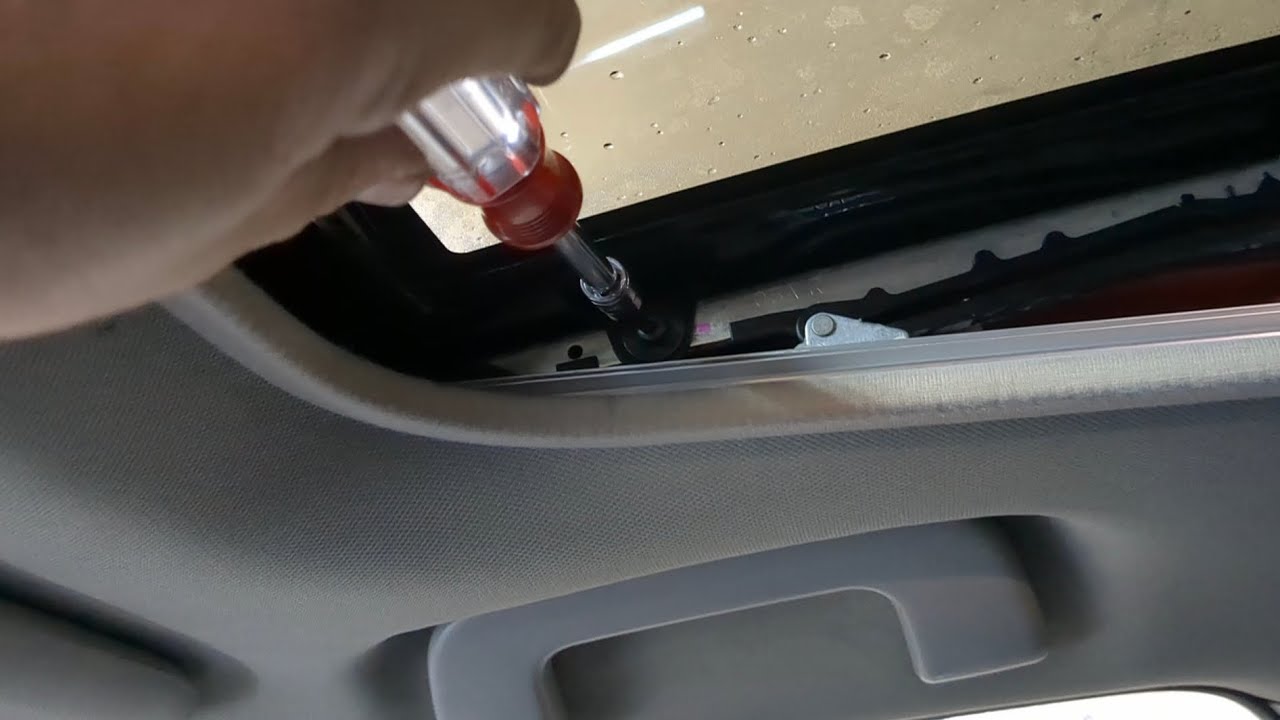 Советы по снятию стекла люка на Toyota RAV4 2015 года