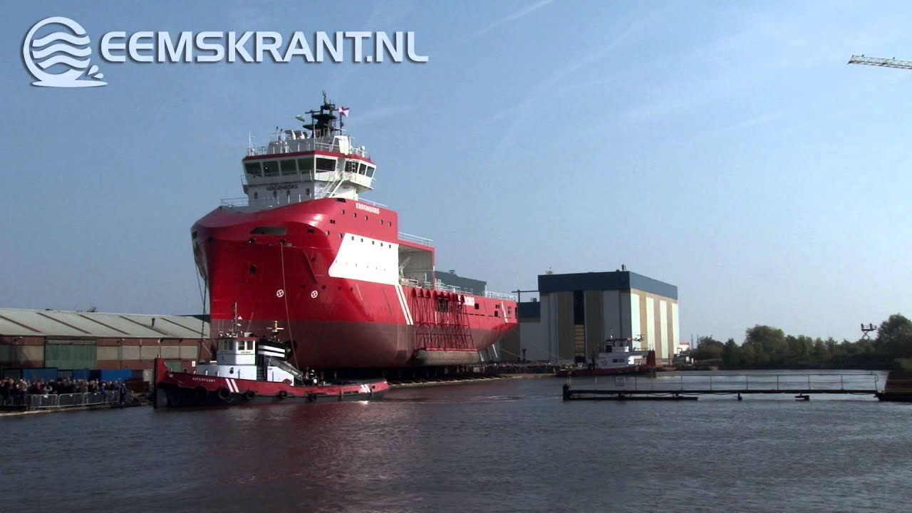 Tewaterlating Walk-to-Work schip de Kroonborg bij Niestern Sander in Delfzijl