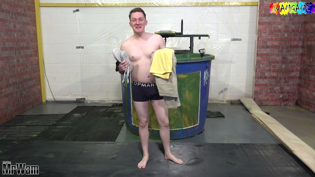 4 Guys in Boxers Dropped into Gunge Dunk