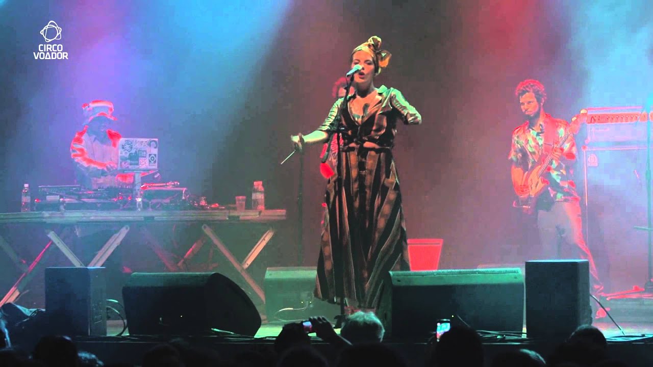 CÉU canta Catch a Fire :: Ao Vivo no Circo Voador :: 25/10/2014