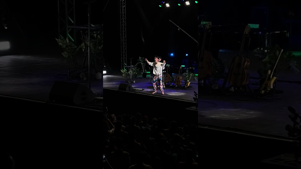 Jacob Collier audience choir in Greece