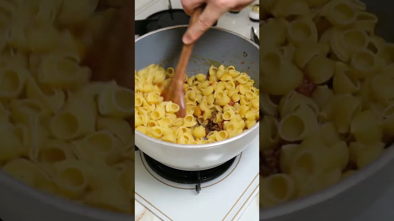 İtalyan Komşumun Yakasına Yapışarak  Tarifini Aldığım Makarna🌶️