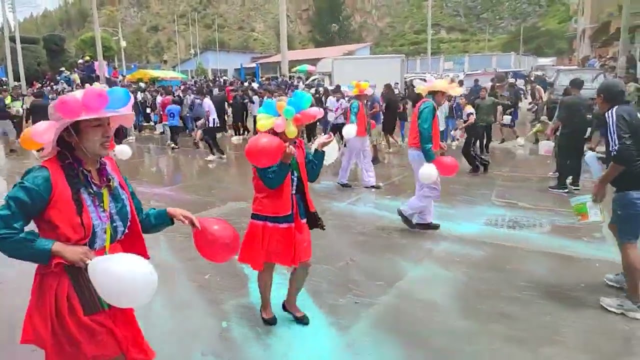PASACALLE  PUKLLAY HUANCAVELICANO 2024  EN LA PISCINA