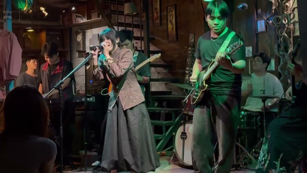 Cơm áo gạo vàng - Gia live at Kobe Town