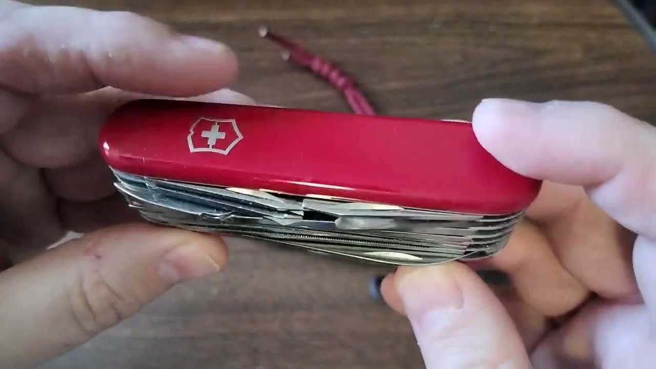 Victorinox Swisschamp vs Huntsman vs Explorer SAK #victorinox #swissarmyknife #edc #knife