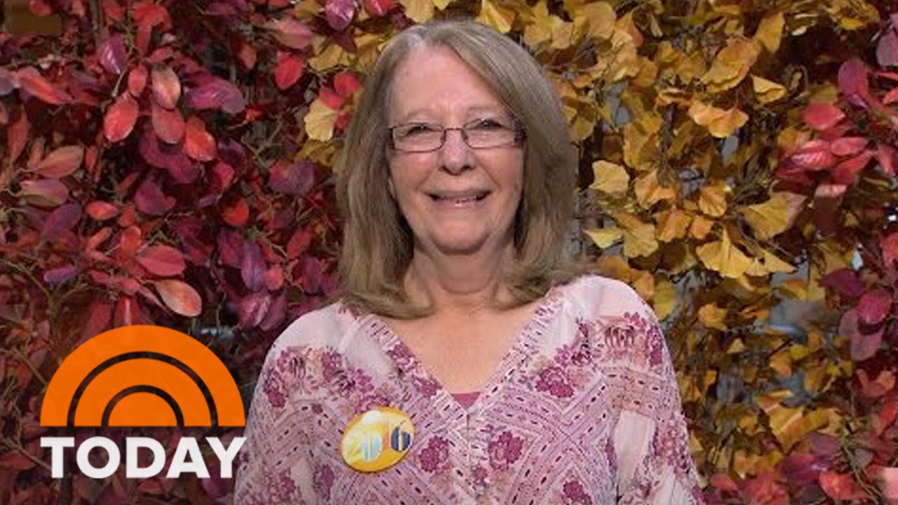 See Mom’s Dramatic Reaction To Her First New Hairstyle In 20 Years | TODAY