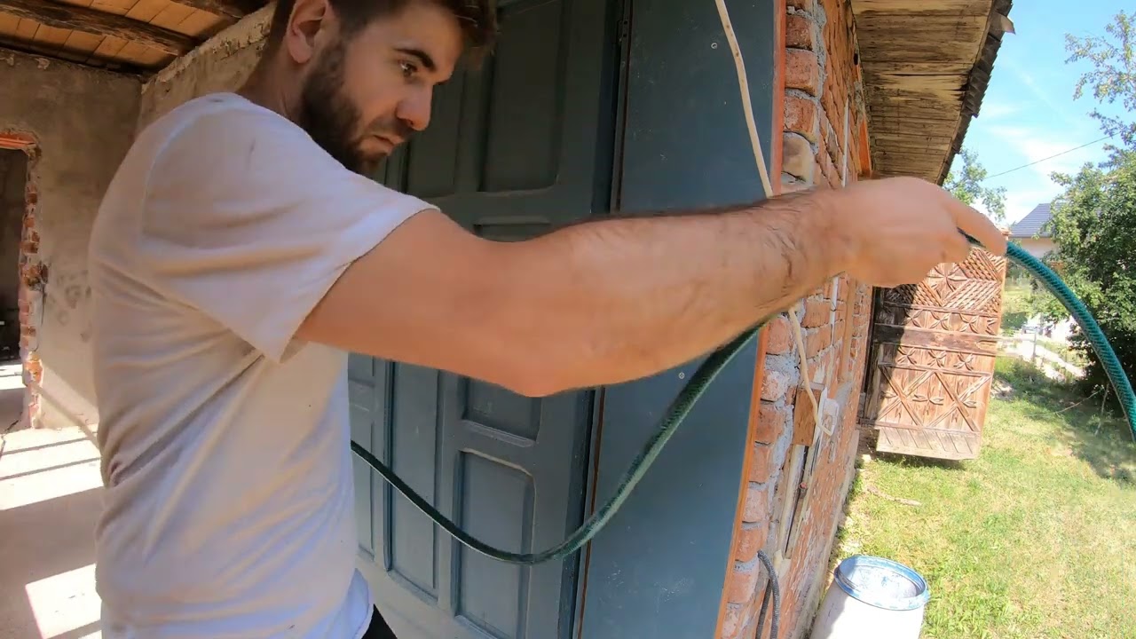 Am inceput sa TENCUIESC casuta pe exterior!