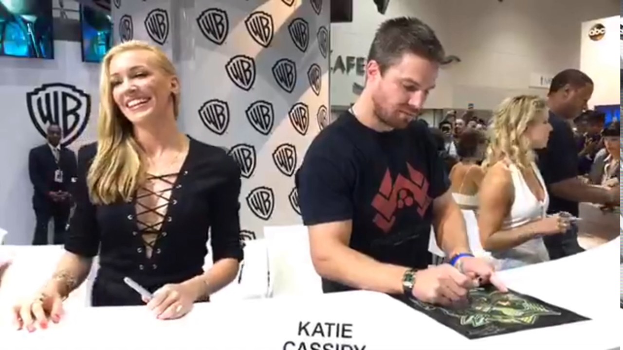 Arrow SDCC signing