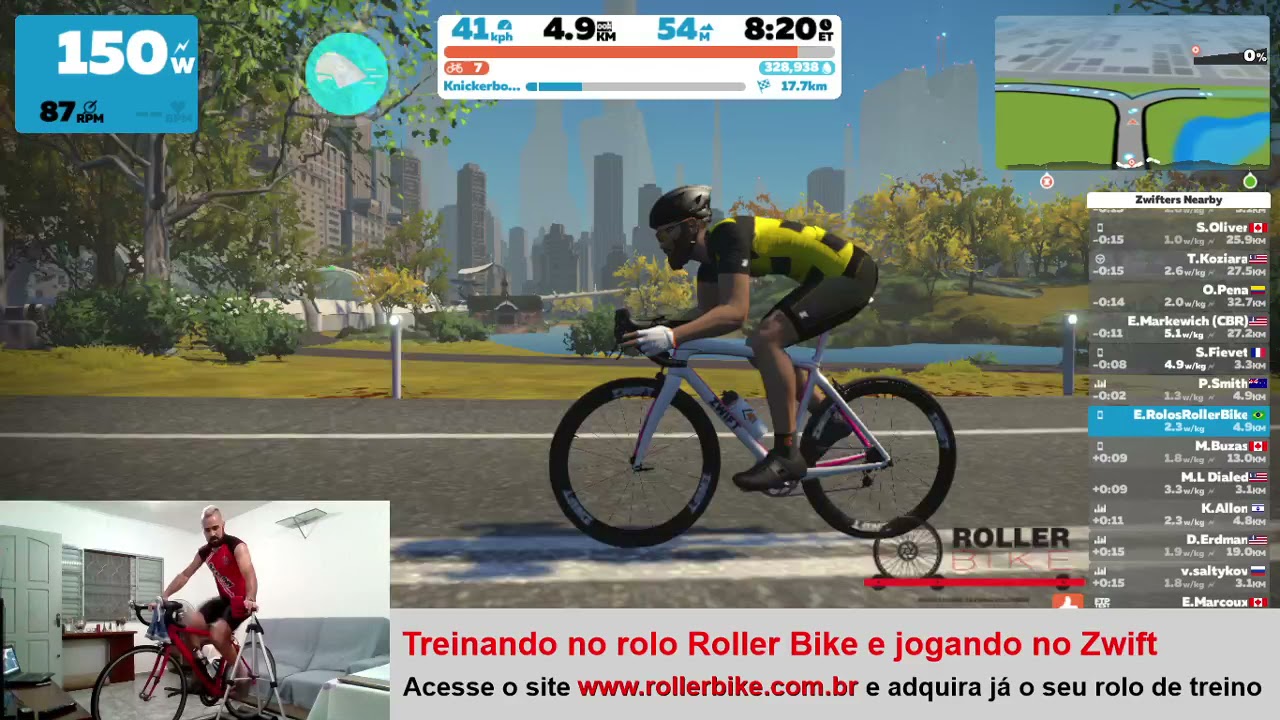 Treino no rolo de treino Roller Bike jogando o Zwift