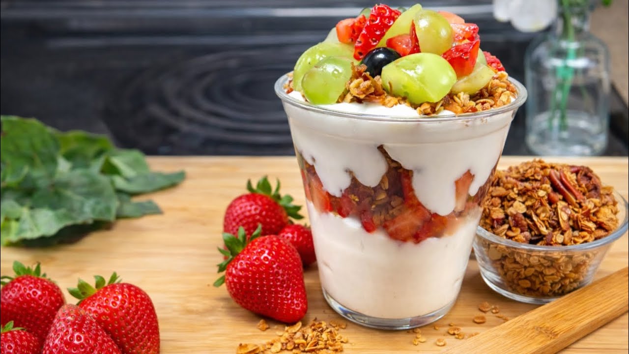 Easy Granola and Yogurt Parfait Recipe 