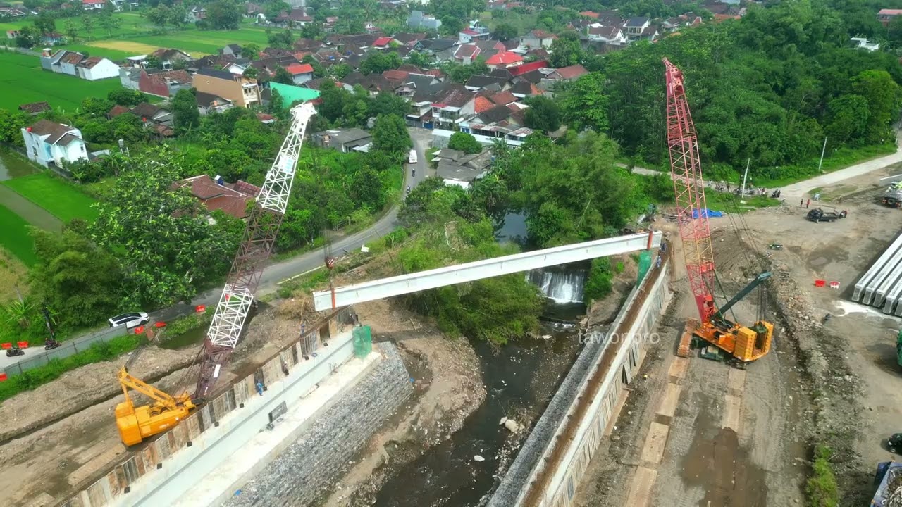 Progress Simpang Susun Purwomartani, Erection Girder Jembatan, Tol Jogja Solo Update 25 Januari 2026