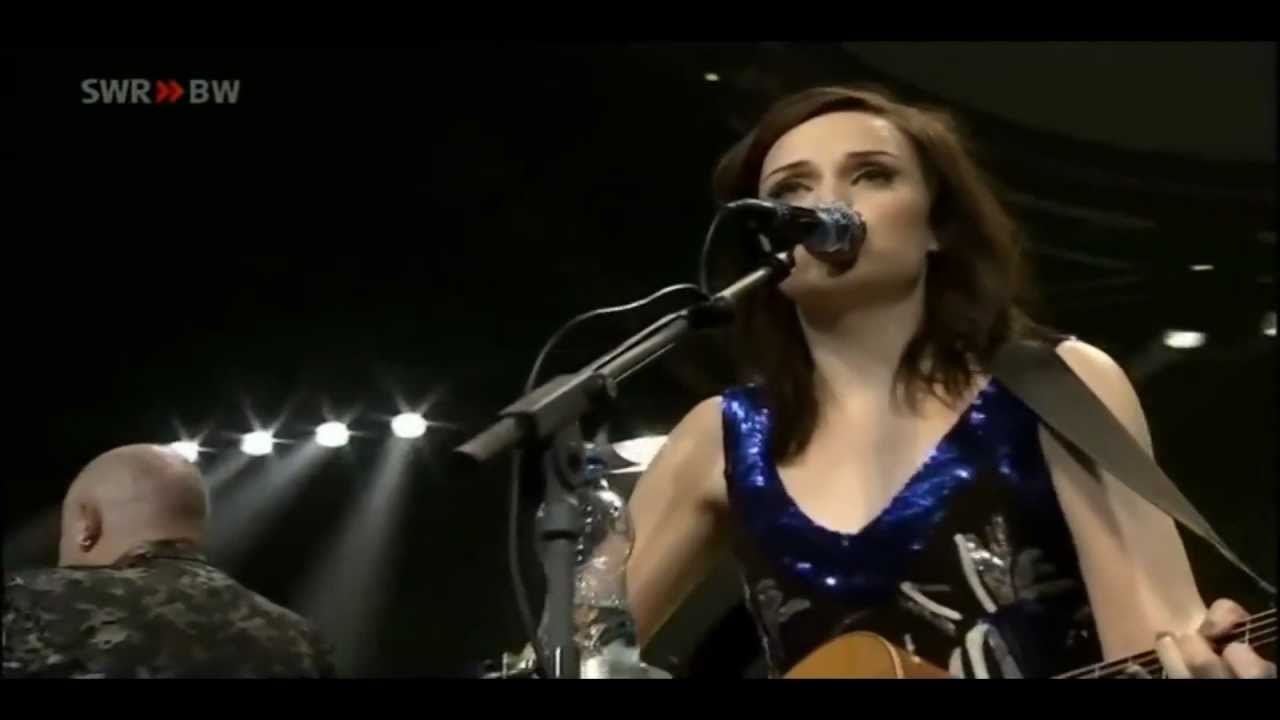 Amy Macdonald - Don't Tell Me That It's Over - Live At The Rockhal Luxemburg (17-10-2010)