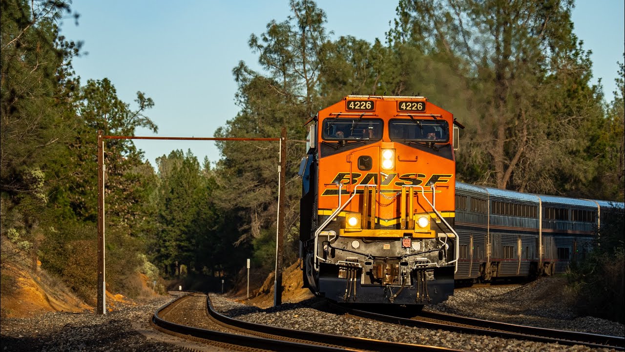 BNSF 4226 leads Amtrak #5 (California Zephyr) with Amtrak 164 | 1/9/25