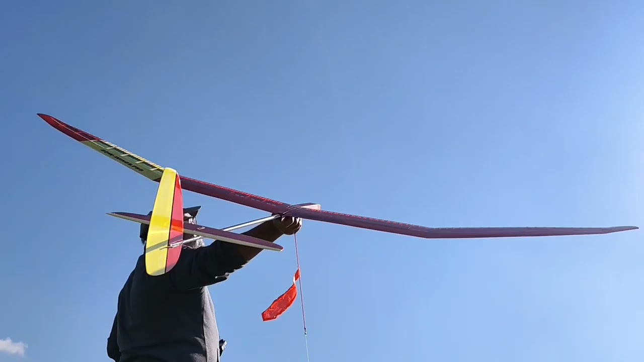 RC fliegen mit F3L Segler Repus und Nobo199 von www.bow-wings.pro  im Speerwurf und Hochstart.