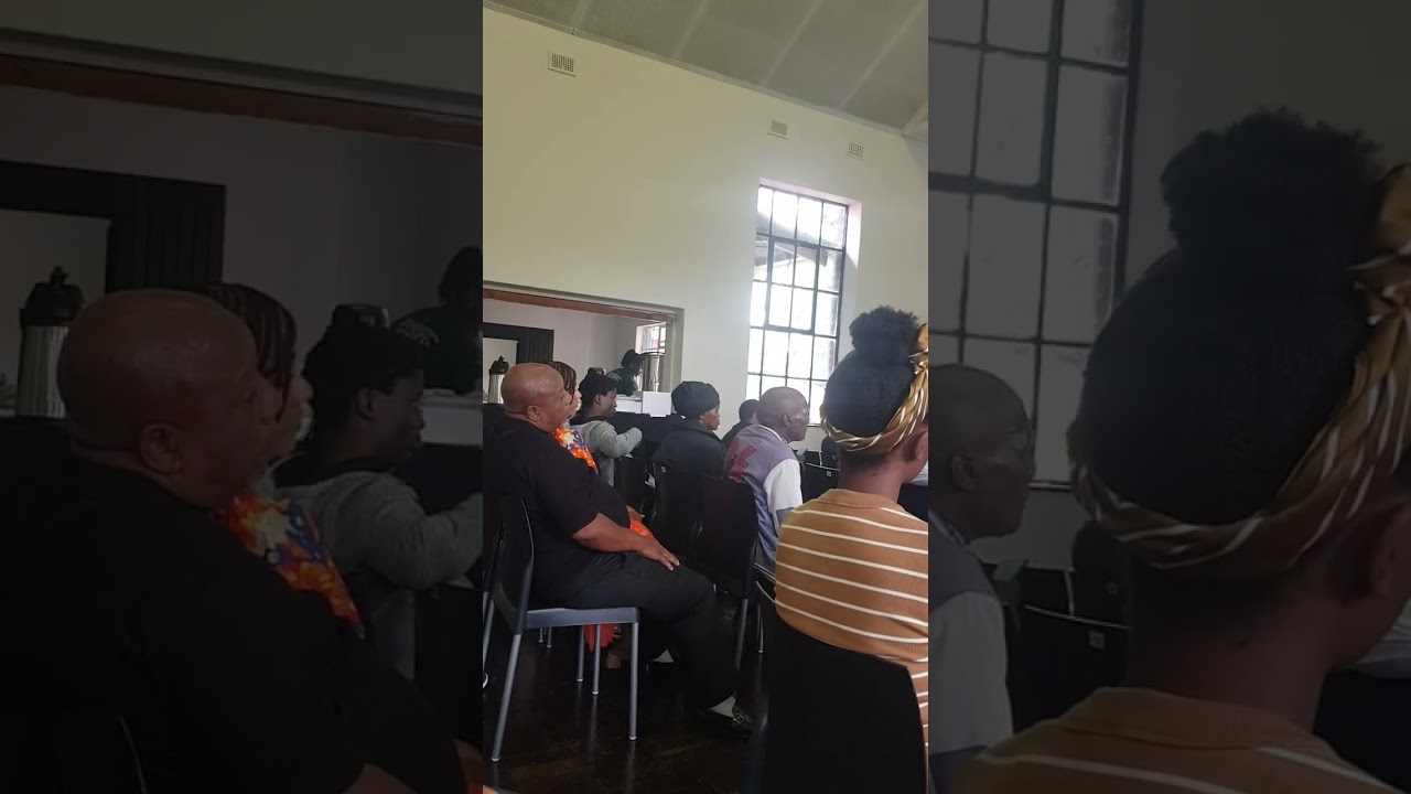 Старший пастор и соучредитель организации Orchard Africa, Майк Тессендорф, выступает в церкви Kha...