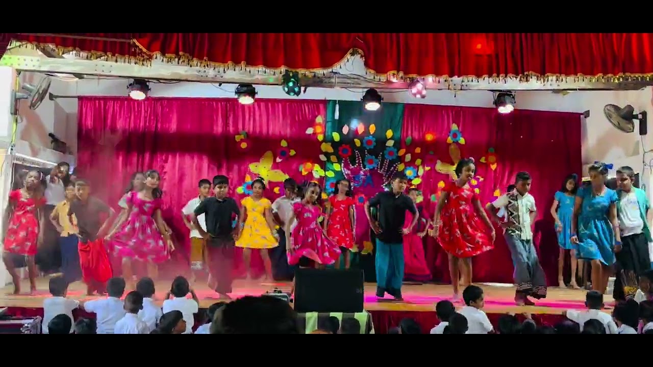 Muwa Madahase Seepada Rawe song & Dancing